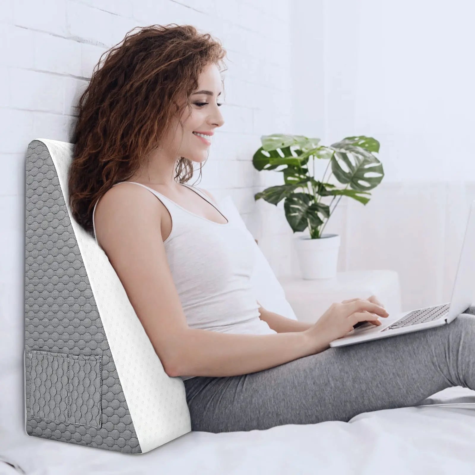 The Premium Wedge Pillow – Elevate Your Sleep & Breathe Easier