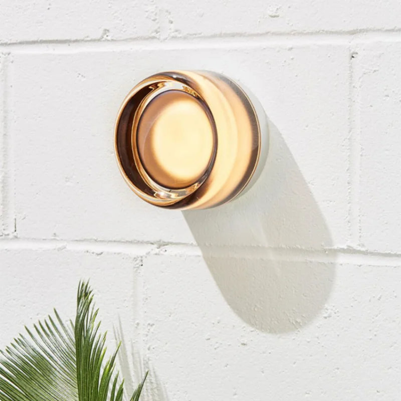 Modern wall light Elegant curved design metal and glass wall sconce