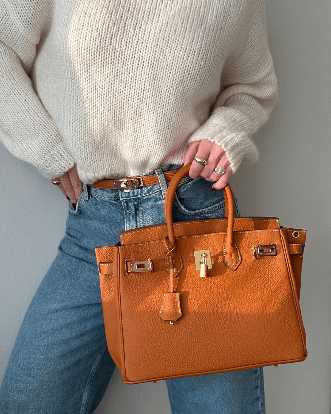 Women’s Structured Handbag – Elegant Classic Tote with Gold Lock