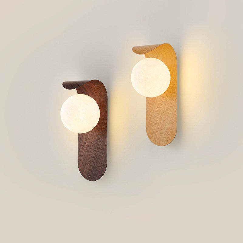 LuxeWood – Chic Walnut Wall Lamp for Unique Ambiances