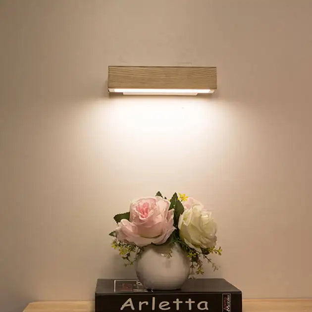LumiHout – Luxury Wall Lamp with Rotatable LED Lighting