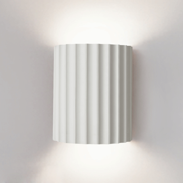 LumeSculpt – Modern Resin Wall Light