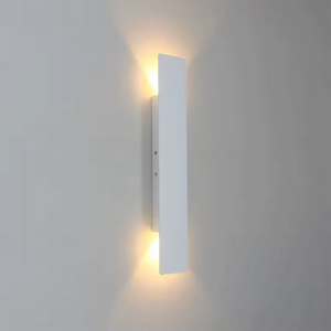 Weatherproof Aluminum Outdoor Wall Light – Modern LED Landscape Lighting for Gardens and Facades