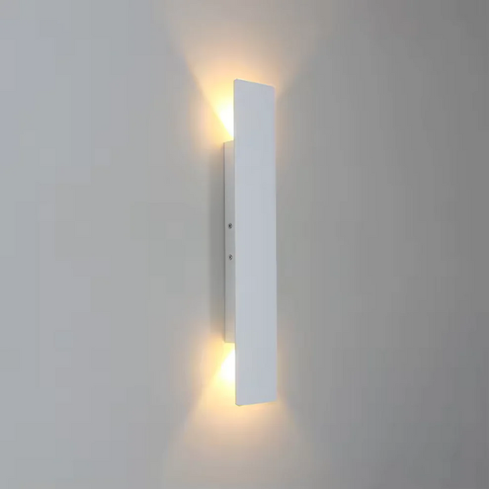 Weatherproof Aluminum Outdoor Wall Light – Modern LED Landscape Lighting for Gardens and Facades