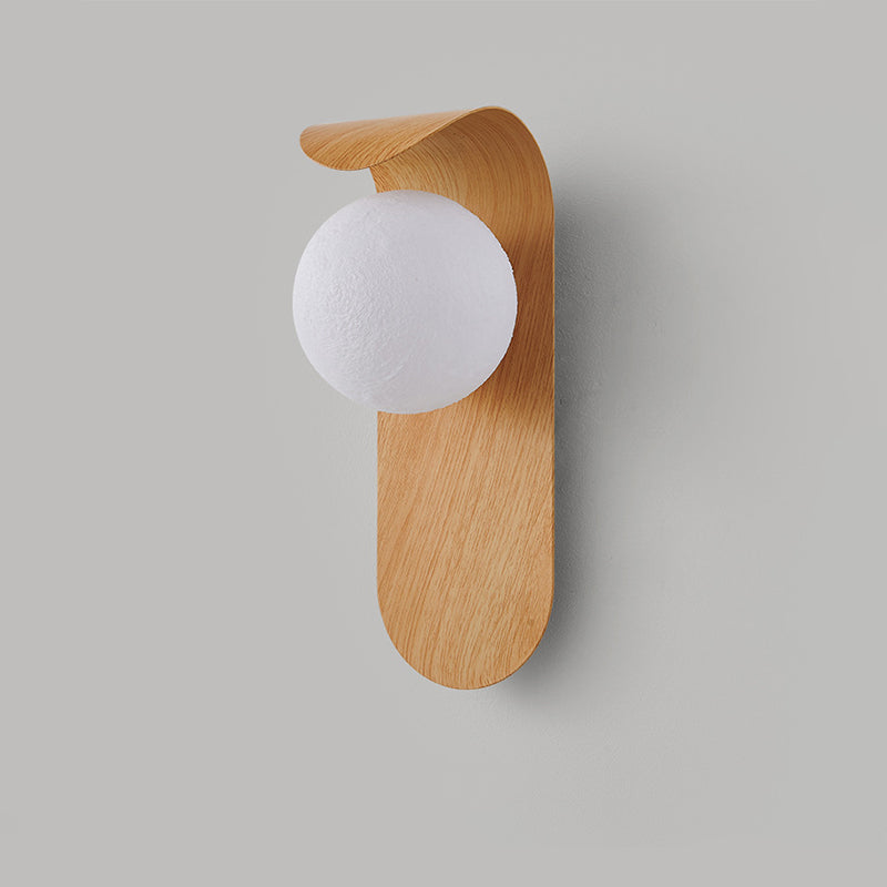 LuxeWood – Chic Walnut Wall Lamp for Unique Ambiances