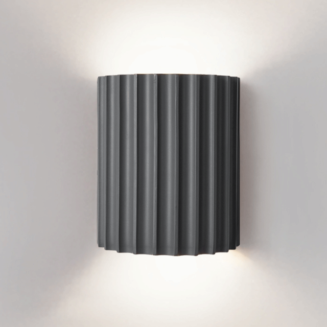 LumeSculpt – Modern Resin Wall Light