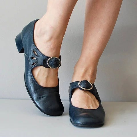 Beatrice | Vintage Shoes with a Rounded Toe